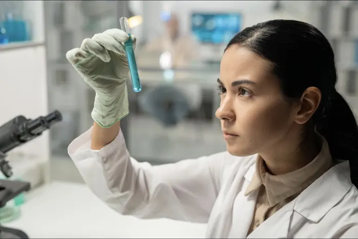 Copper Peptide vs Retinol: How Brands Should Choose an Anti-Aging Formula